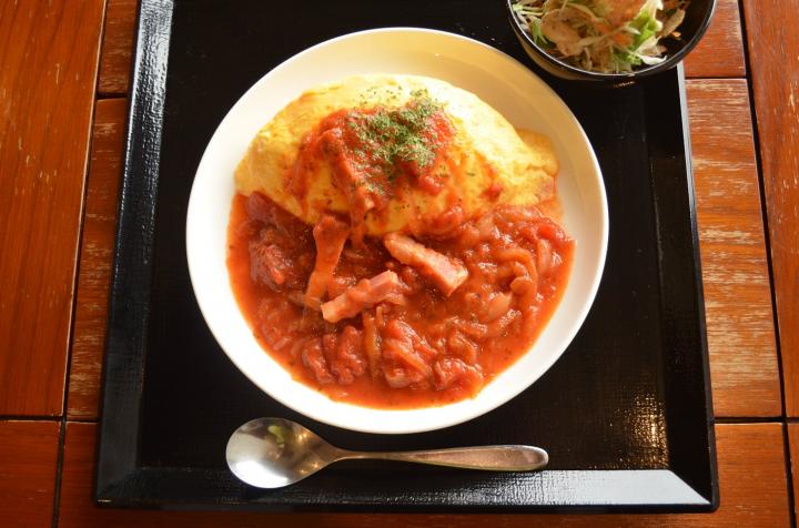 地元の食材を取り入れた人気メニュー	