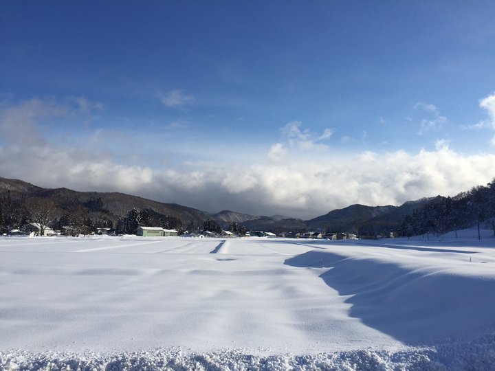 「雪のまち」に灯る、２万本のろうそくの灯り