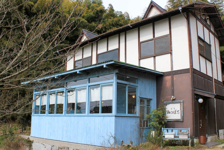 瀬戸内海の絶景と出会える島の食堂