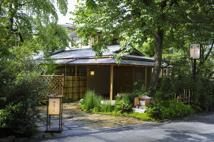 上品でカジュアルな店内