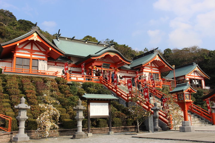 海の絶景が広がる「福徳稲荷神社」