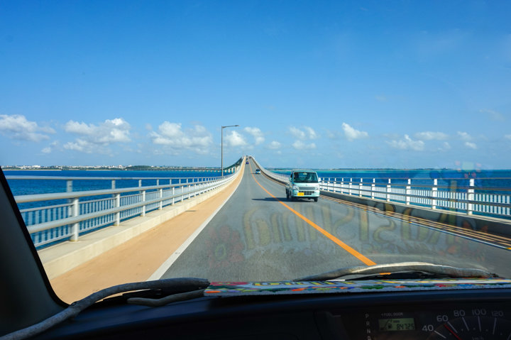 青い海と青い空！日本一長い「伊良部大橋」の絶景ドライブ