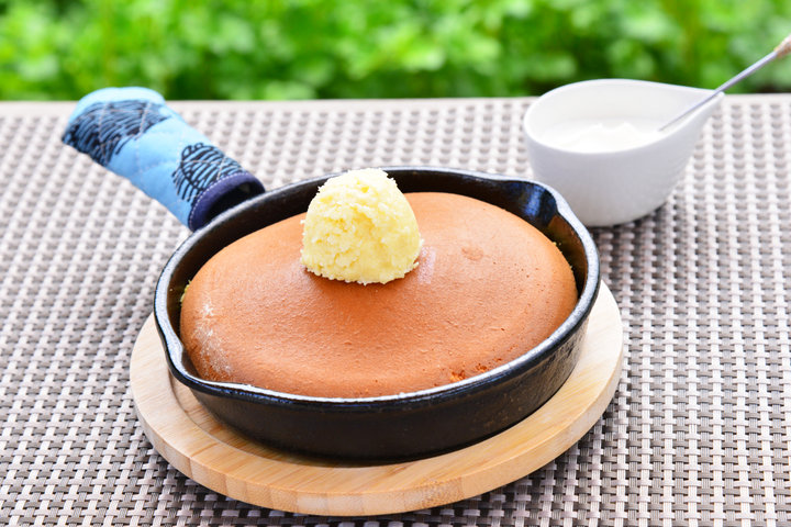 はちみつとバターが香るほかほかのパンケーキ