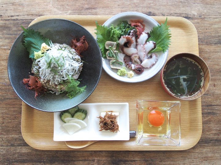 鎌倉の海の恵みが詰まった、しらす丼定食