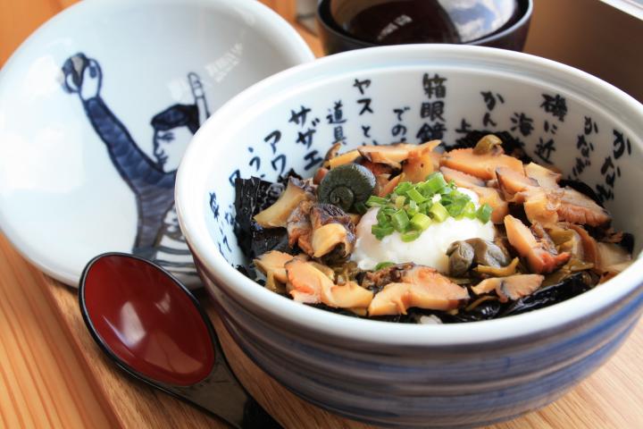 海に囲まれた離島だからこそ味わえる魚介グルメ